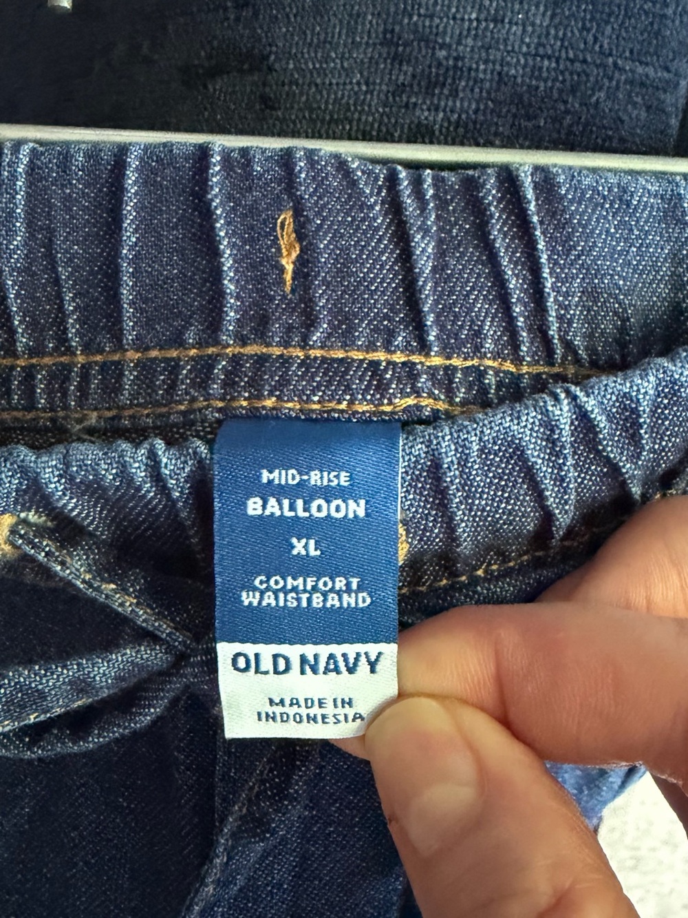 Old Navy Mid Rise Balloon Pants - Picture 6 of 7